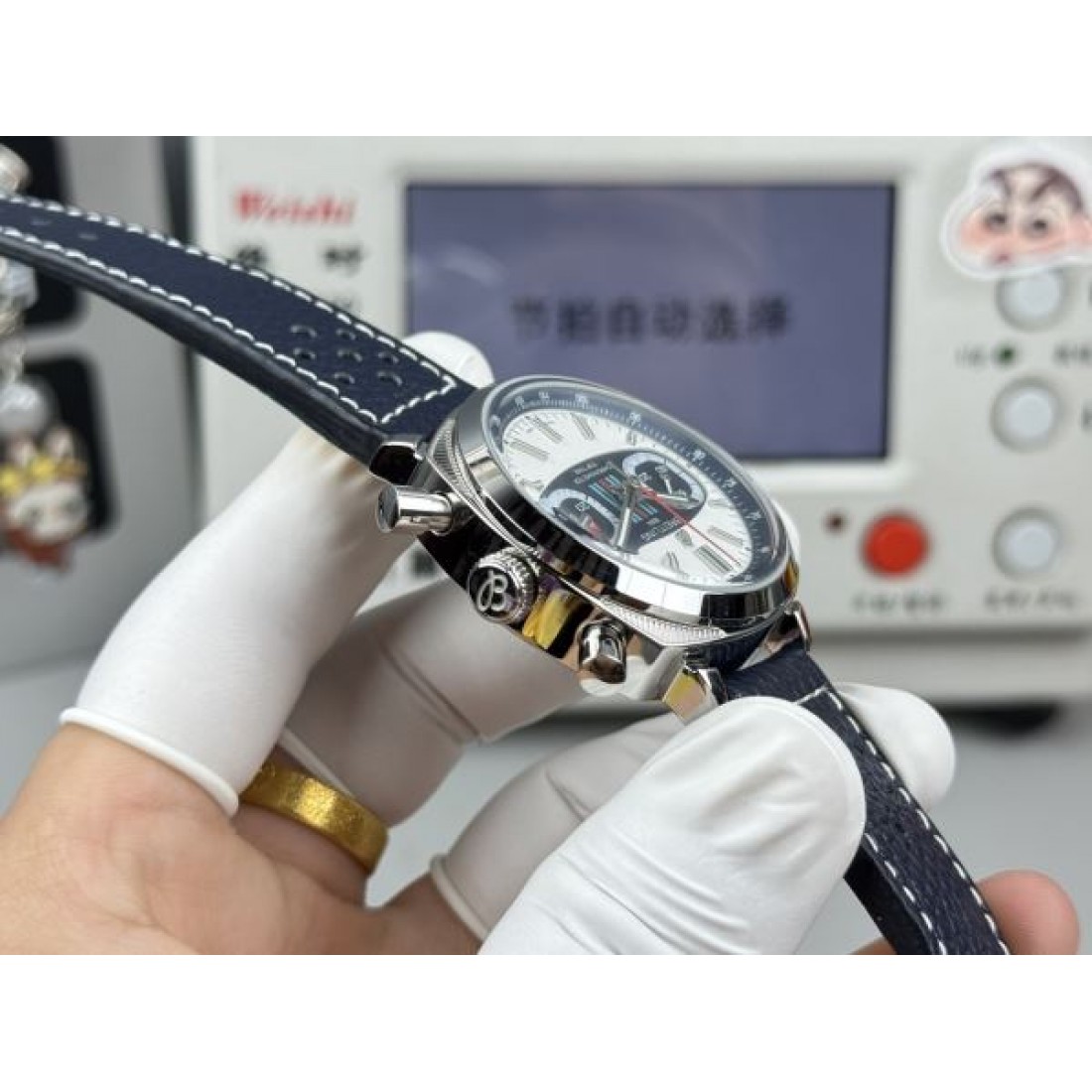 クロノグラフ風 レザーベルト 多眼ダイヤル BREITLING ブライトリング コピー 腕時計 パンチングストラップ クラシック映え 売れ筋候補