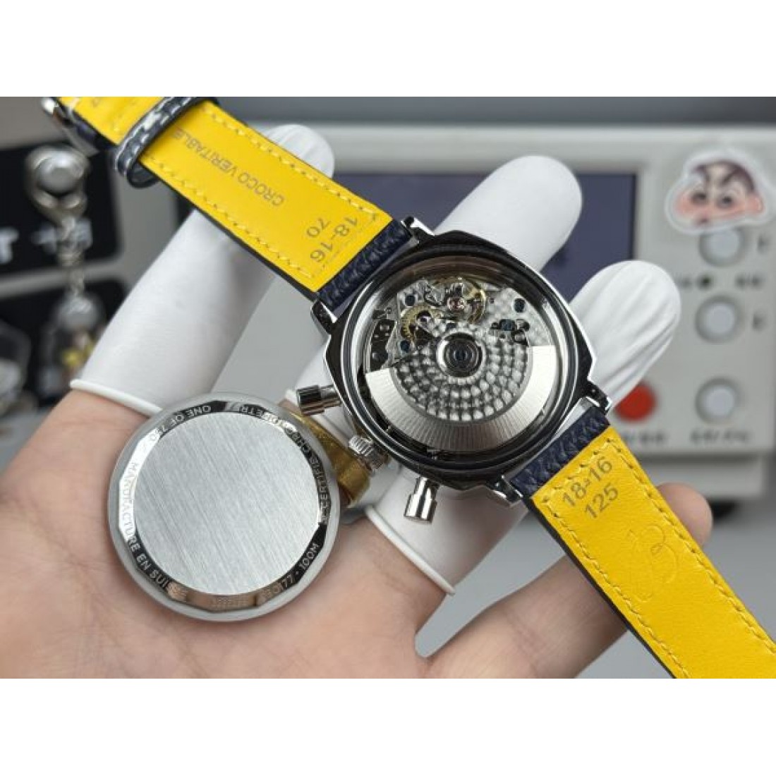 クロノグラフ風 レザーベルト 多眼ダイヤル BREITLING ブライトリング コピー 腕時計 パンチングストラップ クラシック映え 売れ筋候補
