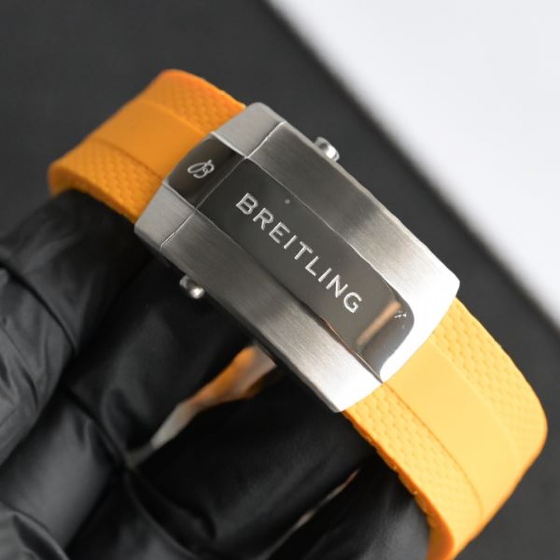 ダイバーズ風 ラバーベルト 回転ベゼル BREITLING ブライトリング コピー 腕時計 視認性インデックス 爽快スポーティー 注目度高め