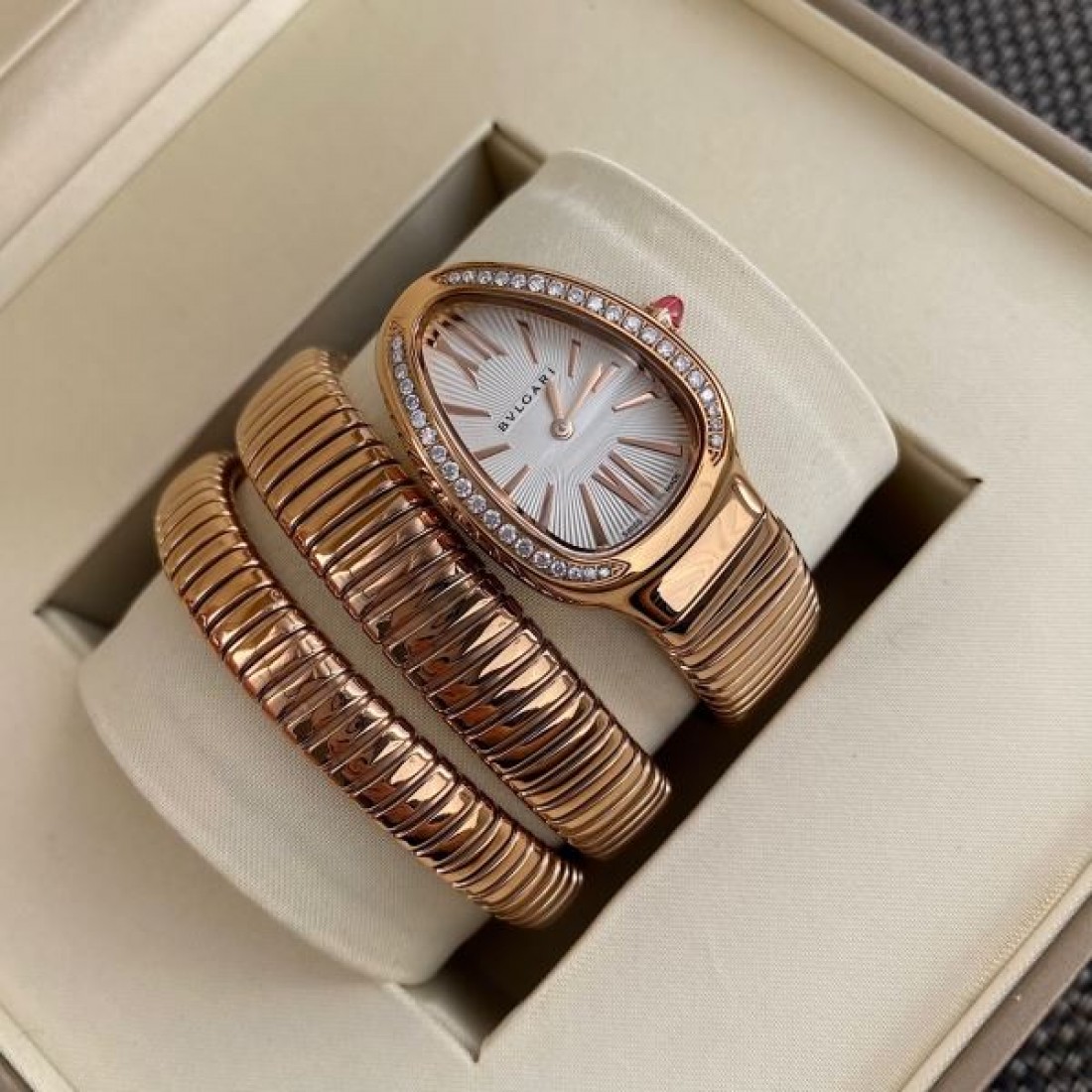 セルペンティ風 スパイラルブレス 蛇モチーフ BVLGARI ブルガリ コピー 腕時計 ラグジュアリー見え 2026新作 注目アイテム