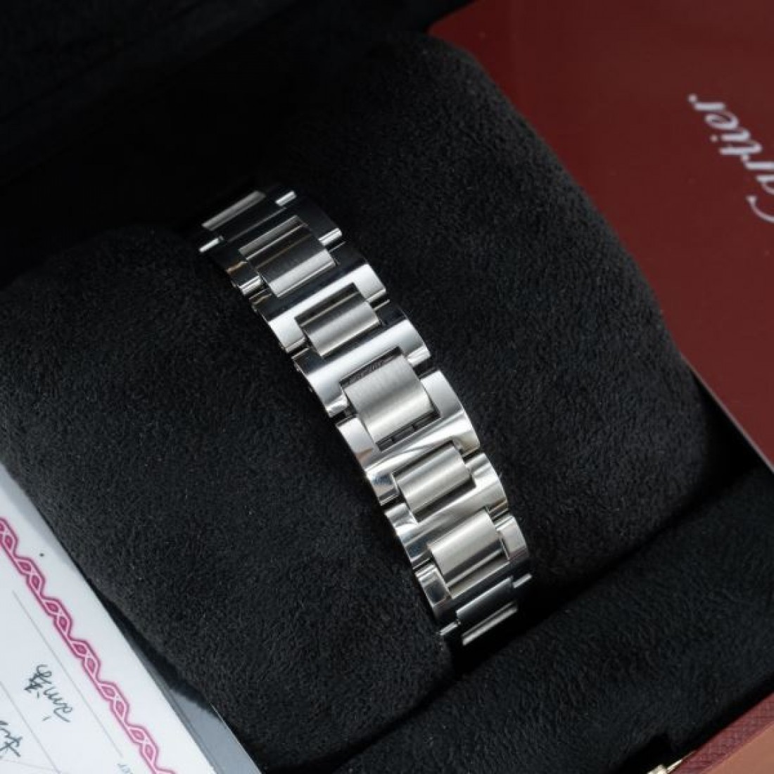 ダイヤベゼル Cartier カルティエ コピー 腕時計 シルバーダイヤル ブルー針 バルーンケース ステンレスブレスレット 華やかな手元演出