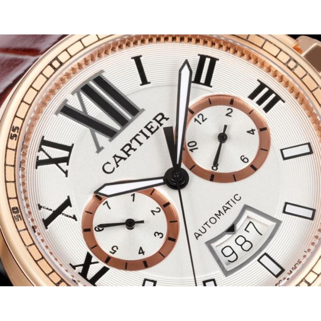 ブラックダイヤルモデル Cartier カルティエ コピー 腕時計 ローズゴールドケース ローマ数字配置 ムーンフェイズ機能 レザーベルト