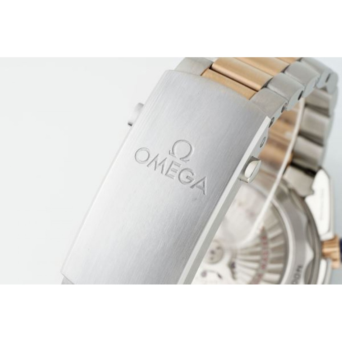 シーマスター調 クロノグラフ メタルベルト OMEGA オメガ コピー 腕時計 回転ベゼル 日付表示 力強い手元映え メンズ向け