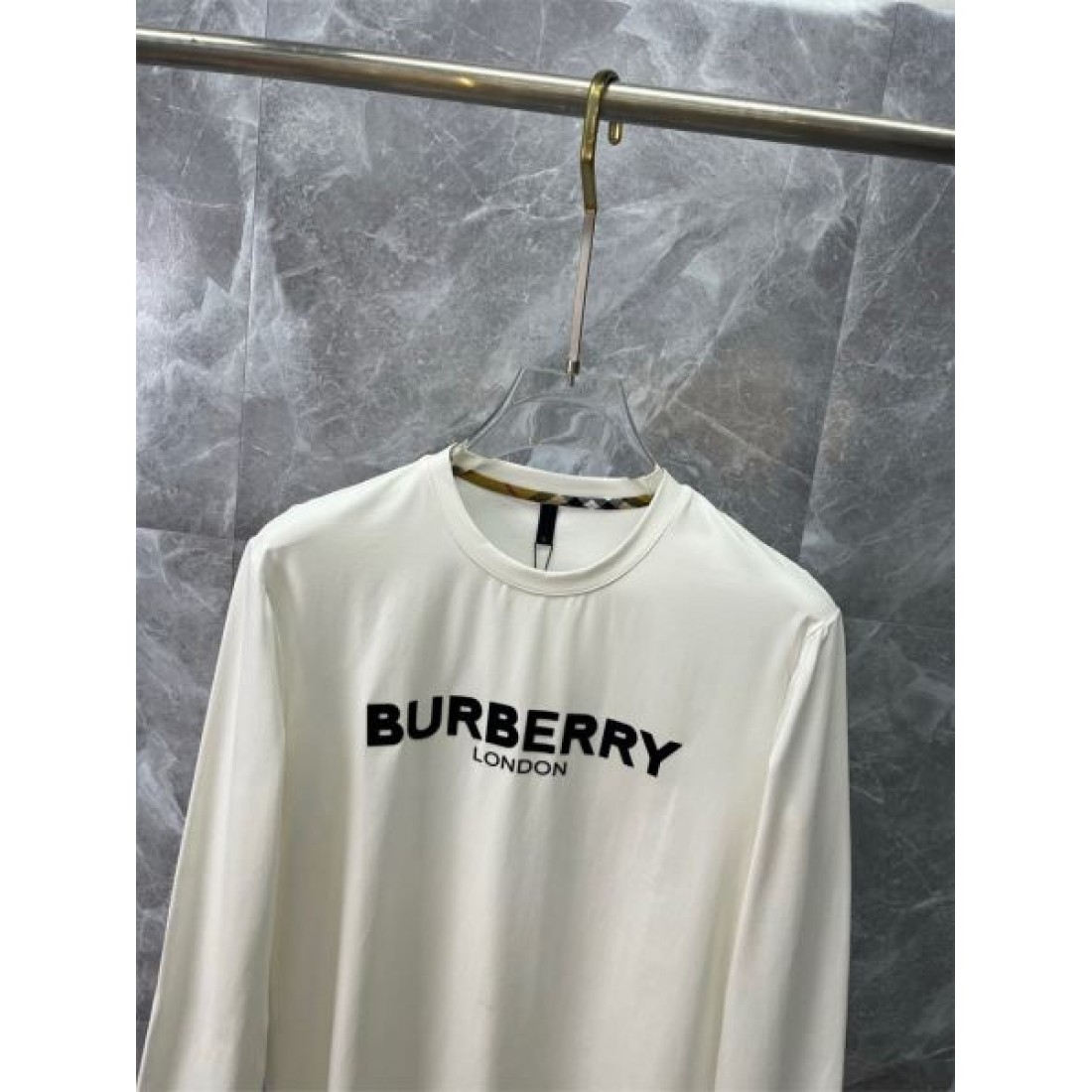 スタイリッシュ 清潔感 バーバリー BURBERRY コピー 長袖Tシャツ 使いやすい 快適