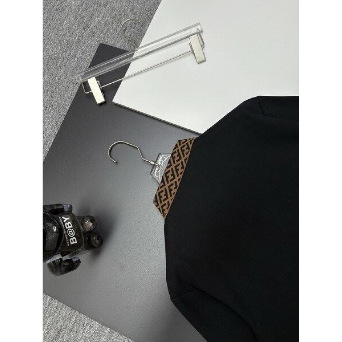 柔らか 上品 フェンデイ FENDI コピー 長袖Tシャツ エレガント 快適