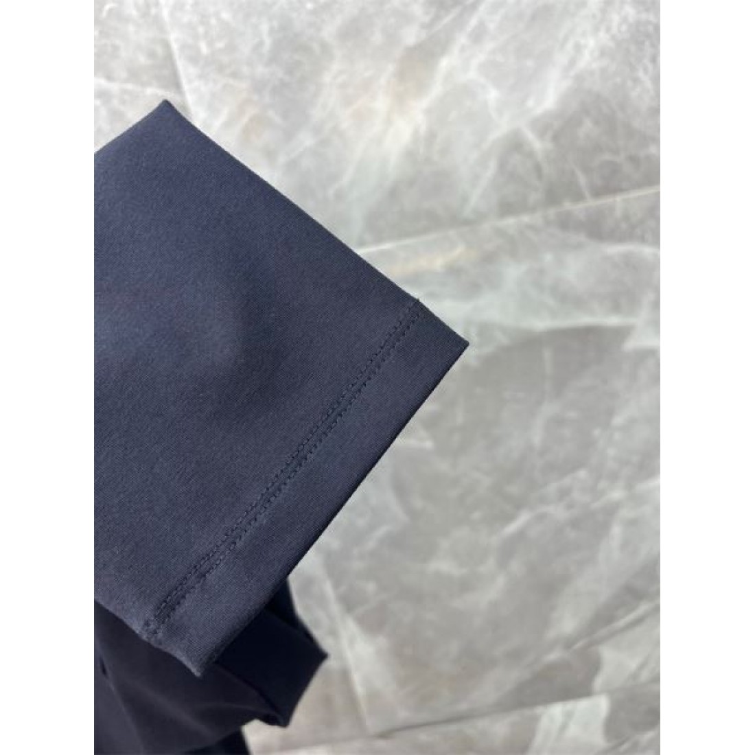 華やか 限定 ルイヴィトン LOUIS VUITTON コピー 長袖Tシャツ 特別 贅沢