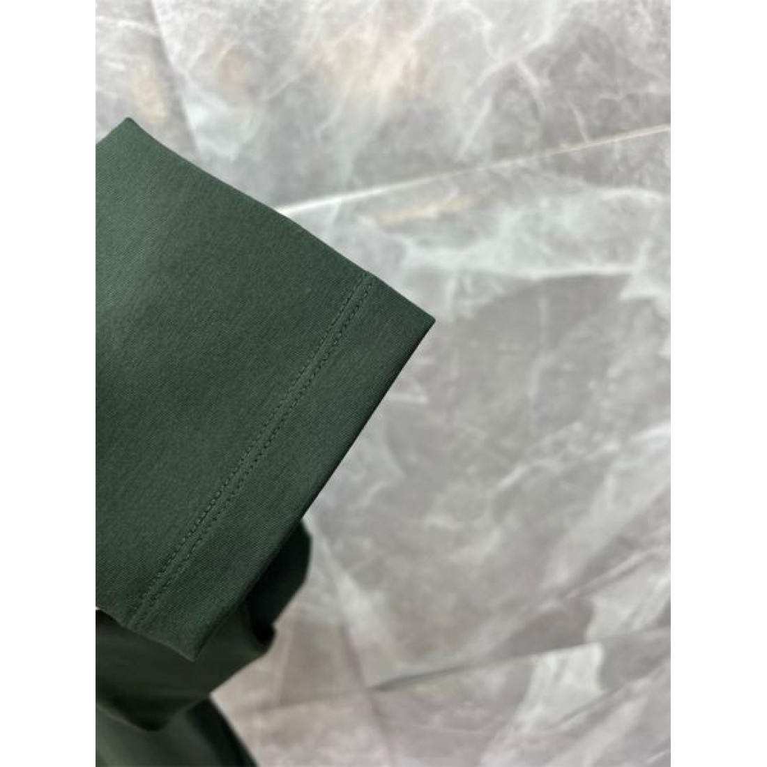 都会的 おしゃれ ルイヴィトン LOUIS VUITTON コピー 長袖Tシャツ 軽やか 日常的