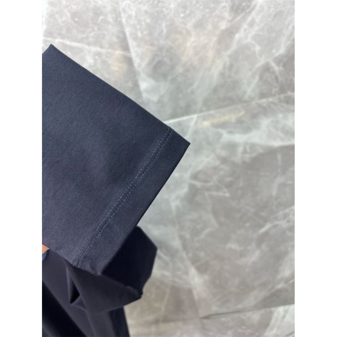 モダン 大人 ルイヴィトン LOUIS VUITTON コピー 長袖Tシャツ 落ち着き 上質