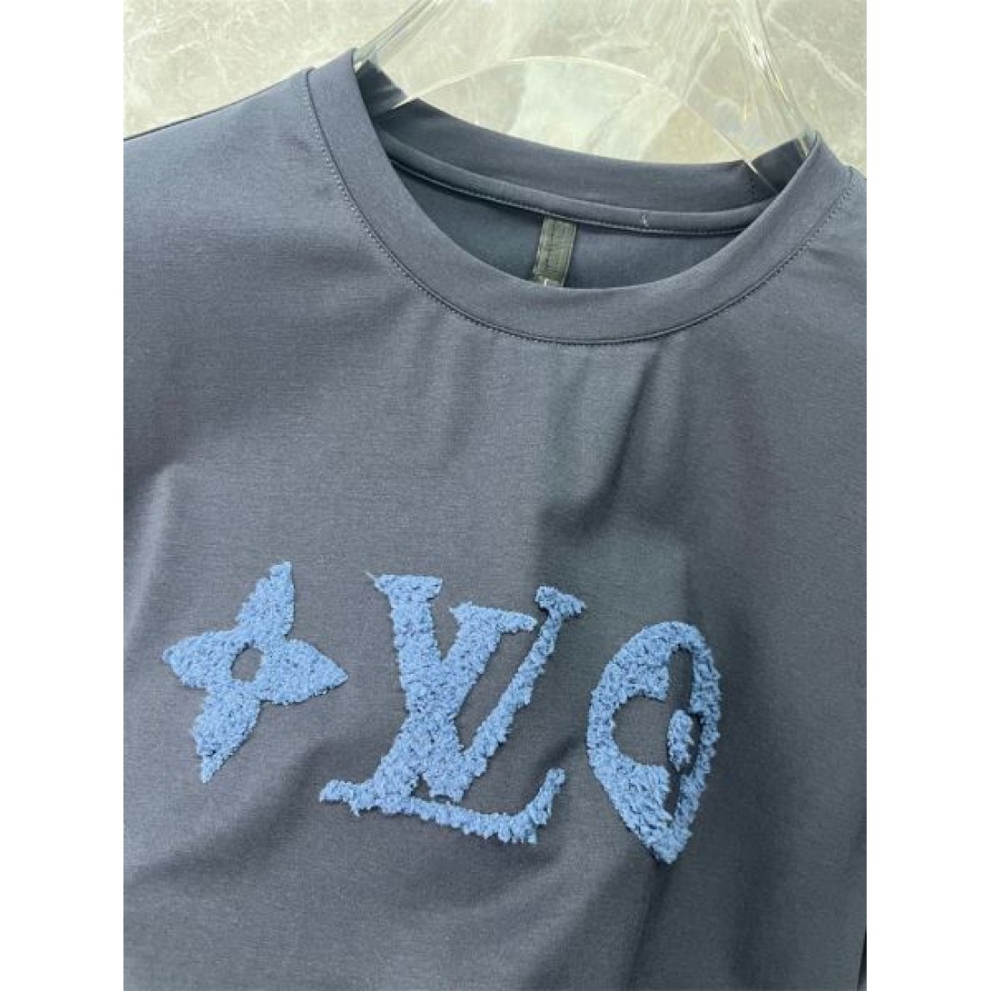モダン 大人 ルイヴィトン LOUIS VUITTON コピー 長袖Tシャツ 落ち着き 上質