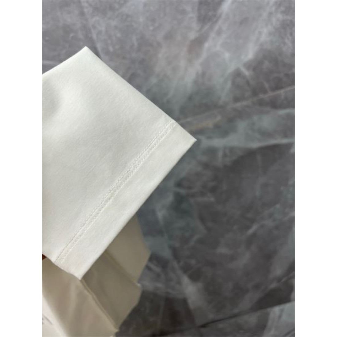 温かい 軽量 モンクレール MONCLER コピー 長袖Tシャツ 柔らかい 上品