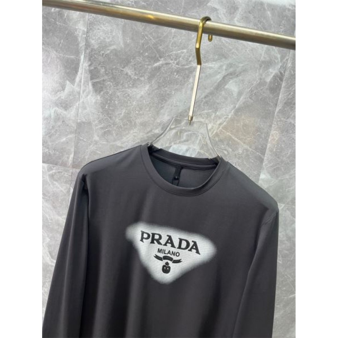 モダン 定番 プラダ PRADA コピー 長袖Tシャツ シンプル 上質