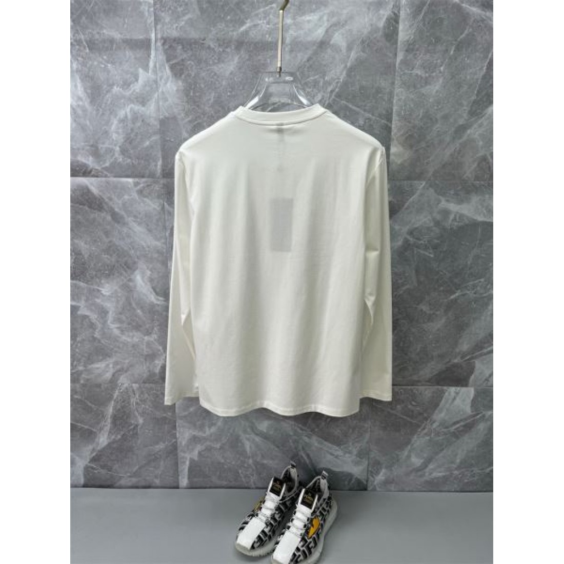 洗練 ベーシック プラダ PRADAコピー  長袖Tシャツ 落ち着き 大人