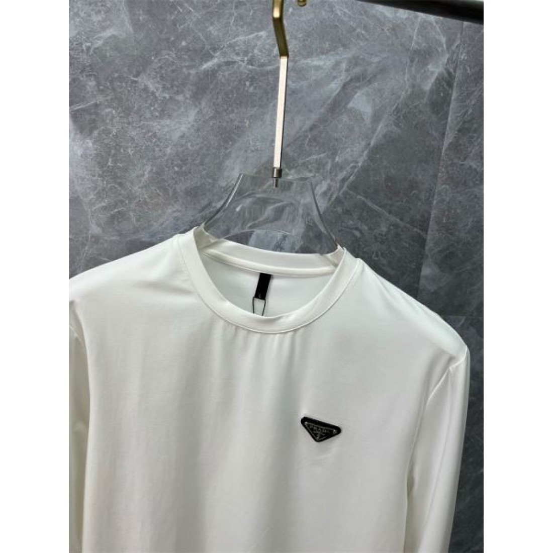 洗練 ベーシック プラダ PRADAコピー  長袖Tシャツ 落ち着き 大人