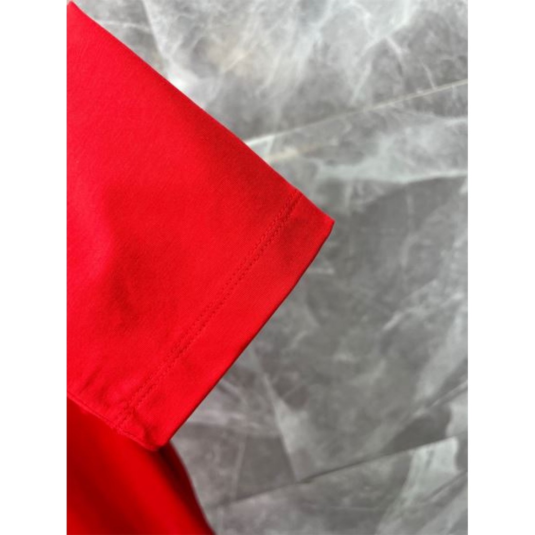 スタイリッシュ シンプル プラダ PRADA コピー 長袖Tシャツ 上品 機能性