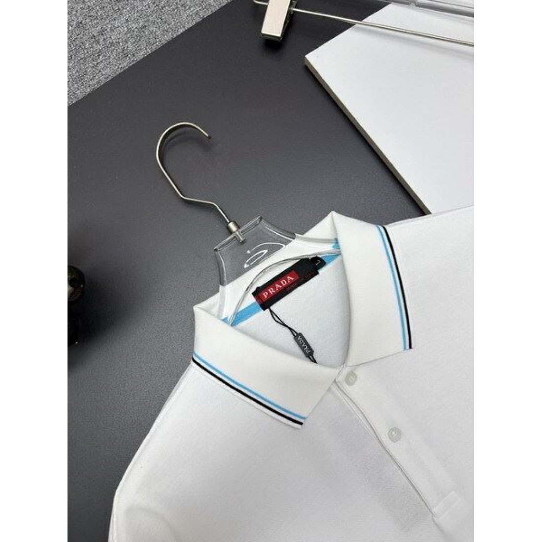 都会的 おしゃれ プラダ PRADA コピー 長袖Tシャツ 軽やか 日常的