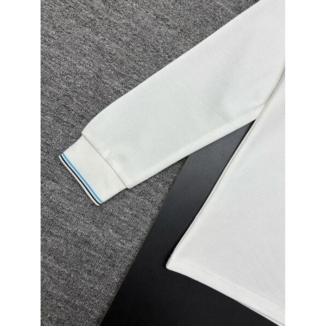 都会的 おしゃれ プラダ PRADA コピー 長袖Tシャツ 軽やか 日常的