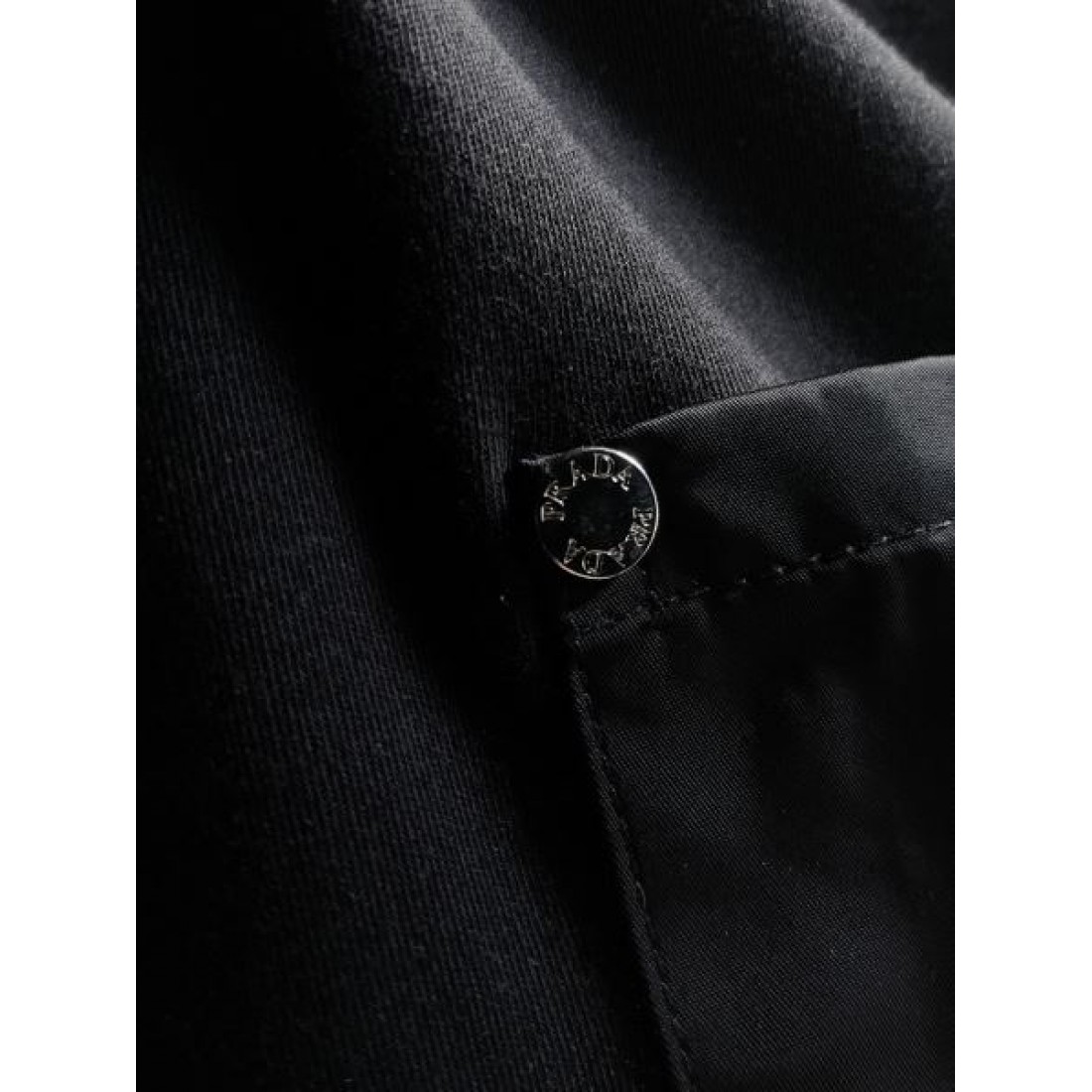 シック 定番 プラダ PRADA コピー 長袖Tシャツ ミニマル 快適