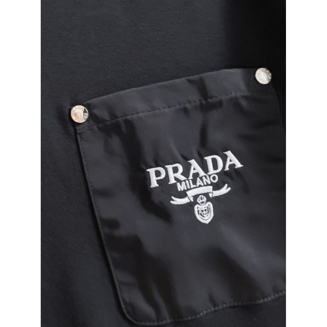 シック 定番 プラダ PRADA コピー 長袖Tシャツ ミニマル 快適