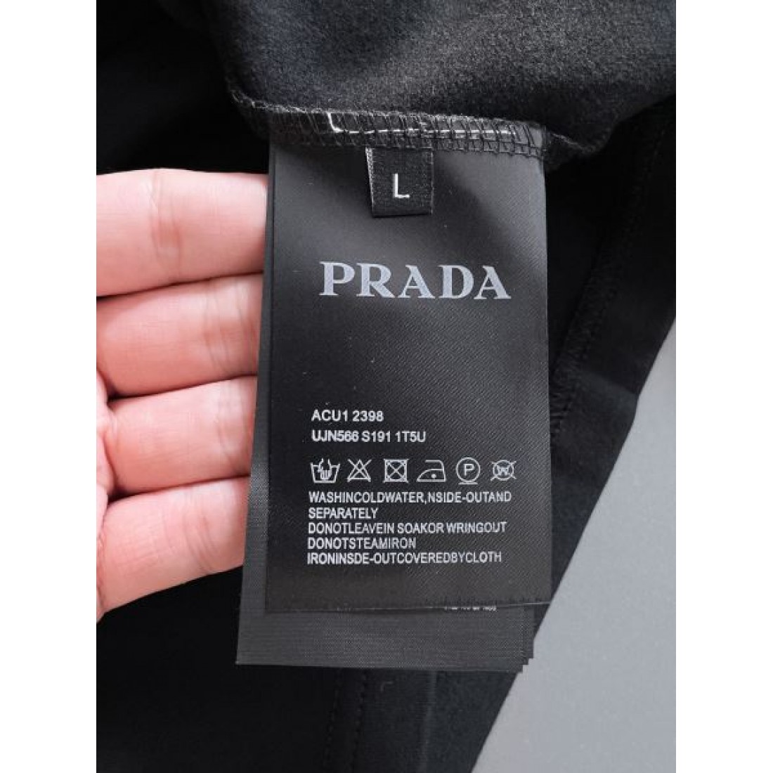 シック 定番 プラダ PRADA コピー 長袖Tシャツ ミニマル 快適