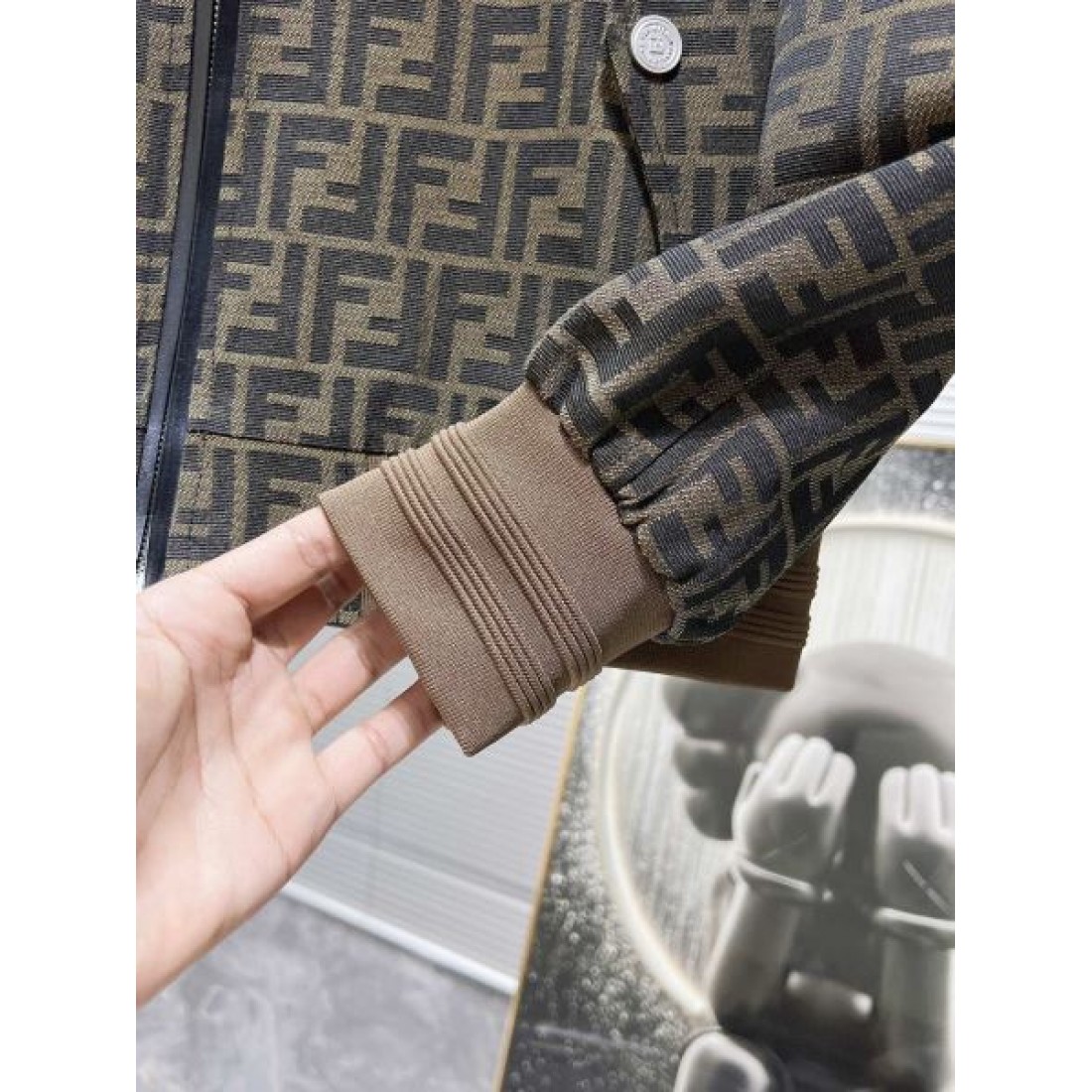 落ち着いた 上質な フェンデイ FENDI コピー ジャケット 大人っぽい 雰囲気