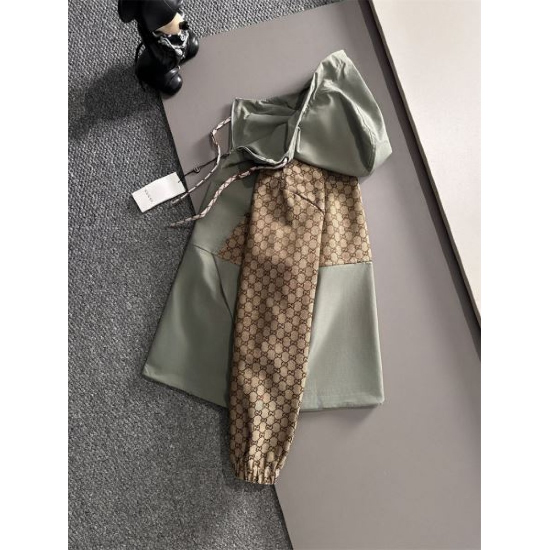 控えめ 穏やかな グッチ GUCCI コピー コピー ジャケット ベーシック な佇まい