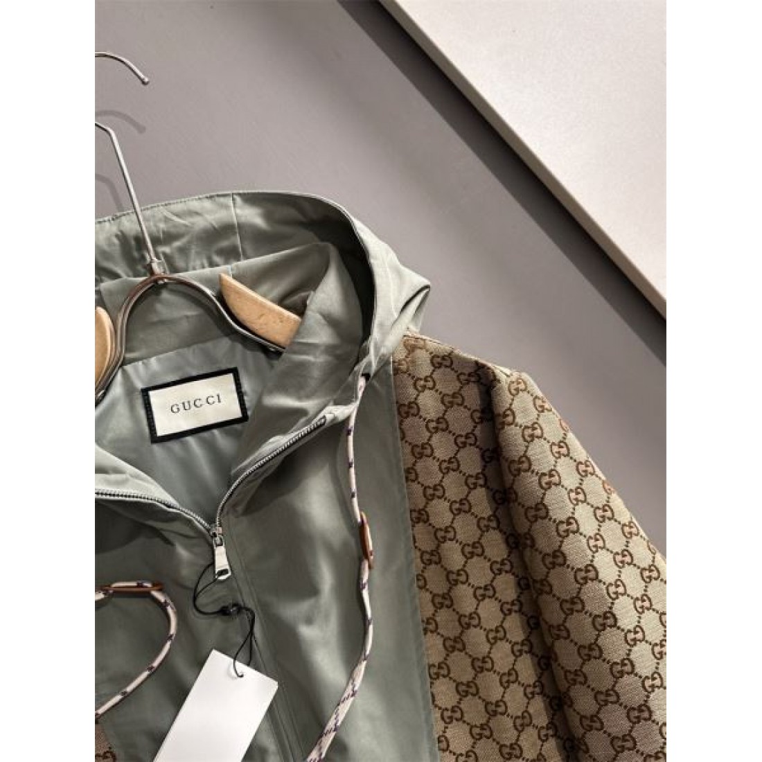 控えめ 穏やかな グッチ GUCCI コピー コピー ジャケット ベーシック な佇まい