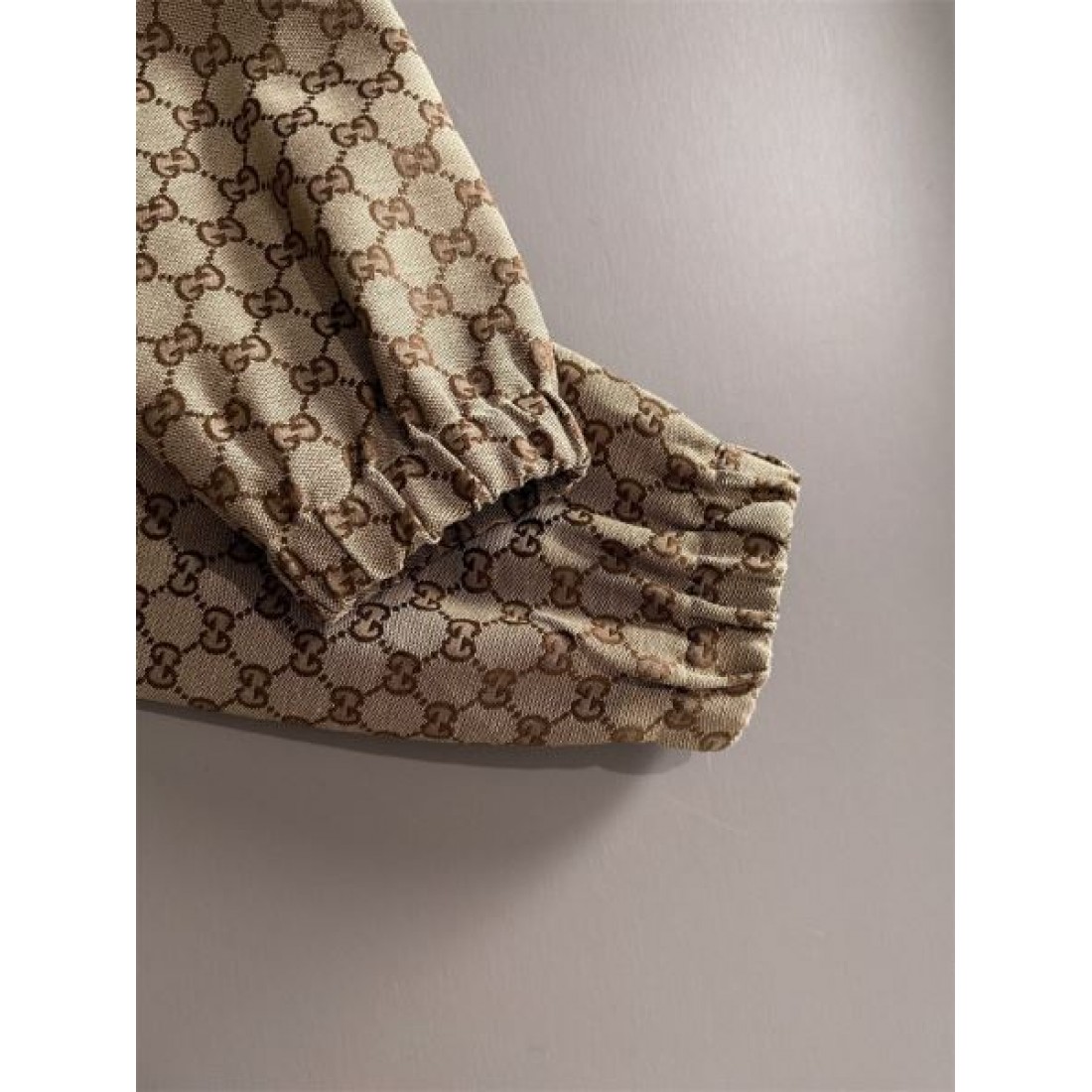 控えめ 穏やかな グッチ GUCCI コピー コピー ジャケット ベーシック な佇まい