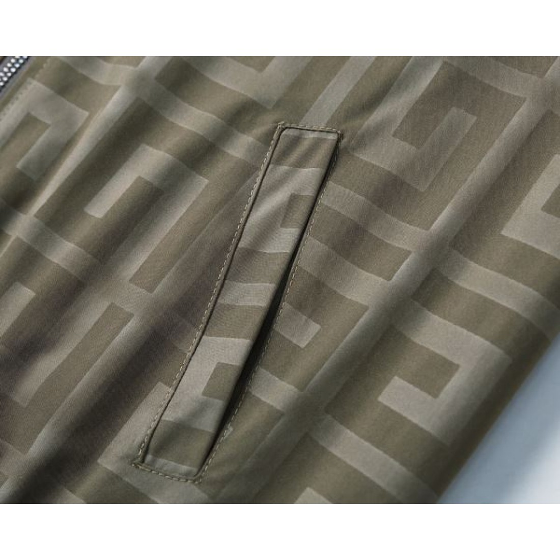 上質 落ち着いた ジバンシィ GIVENCHY コピー ジャケット 端正 な仕上がり