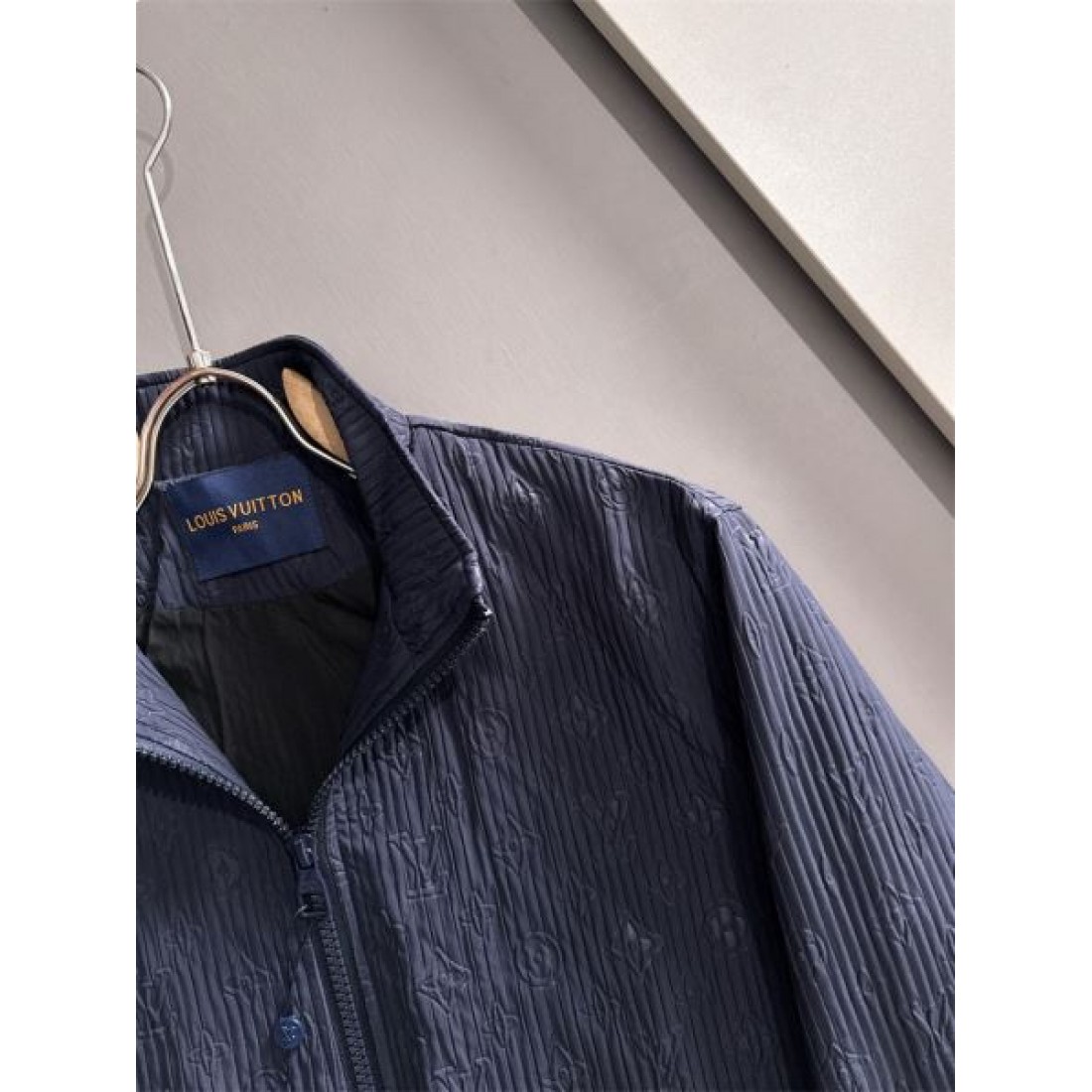 上質 洗練 ルイヴィトン LOUIS VUITTON コピー ジャケット 高級感 溢れる