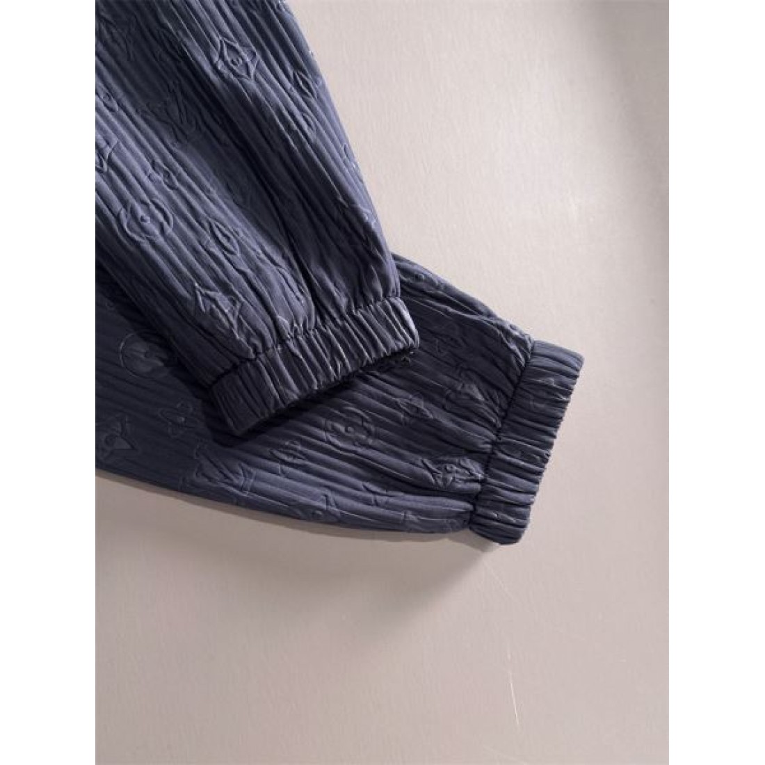 上質 洗練 ルイヴィトン LOUIS VUITTON コピー ジャケット 高級感 溢れる