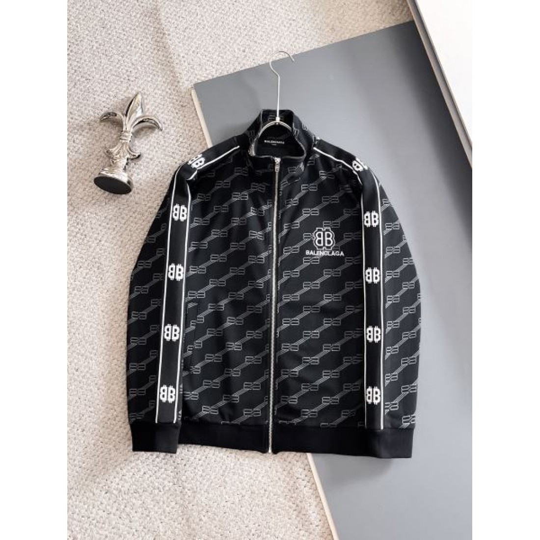 洗練された スタイリッシュ バレンシアガ BALENCIAGA コピー 上下セット モダン 高級感のある