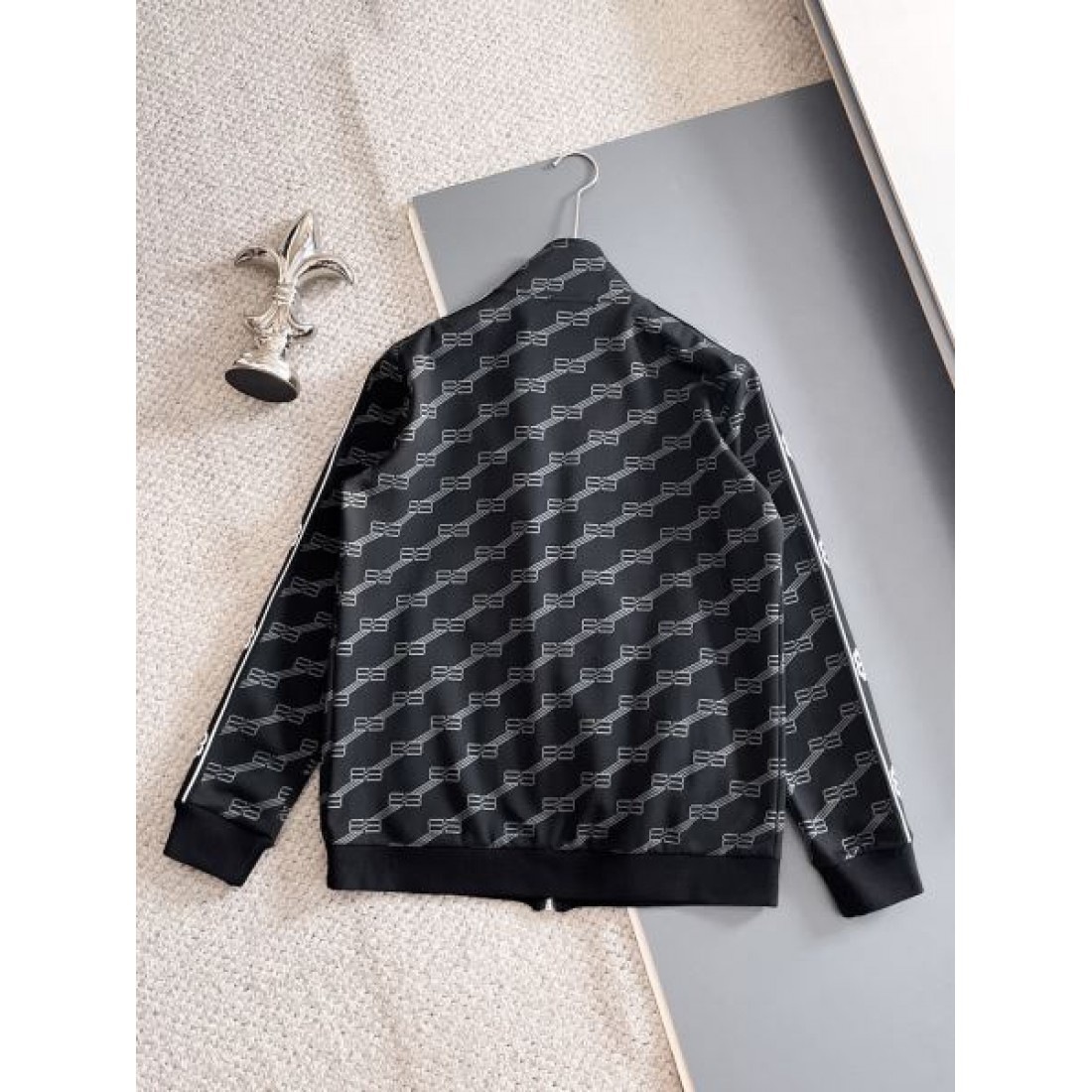 洗練された スタイリッシュ バレンシアガ BALENCIAGA コピー 上下セット モダン 高級感のある