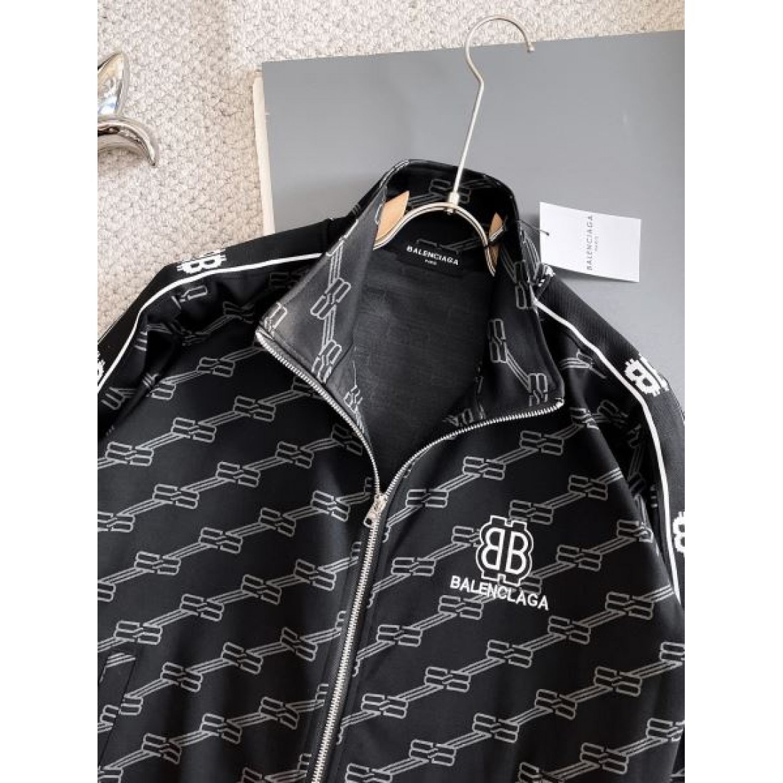 洗練された スタイリッシュ バレンシアガ BALENCIAGA コピー 上下セット モダン 高級感のある