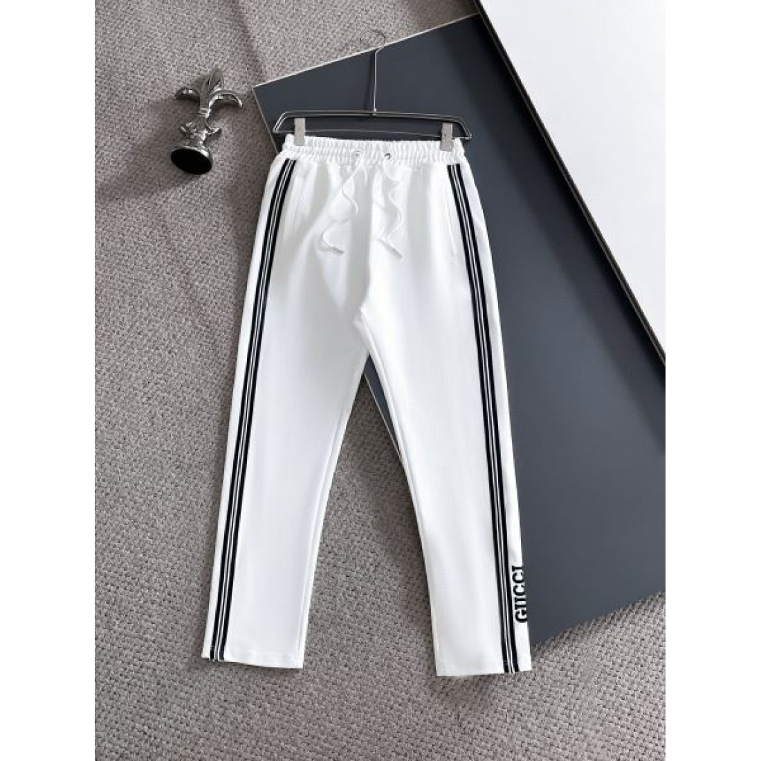 スタイリッシュ 洗練された 上品な グッチ GUCCI 上下セット 高級感のある エレガント シック