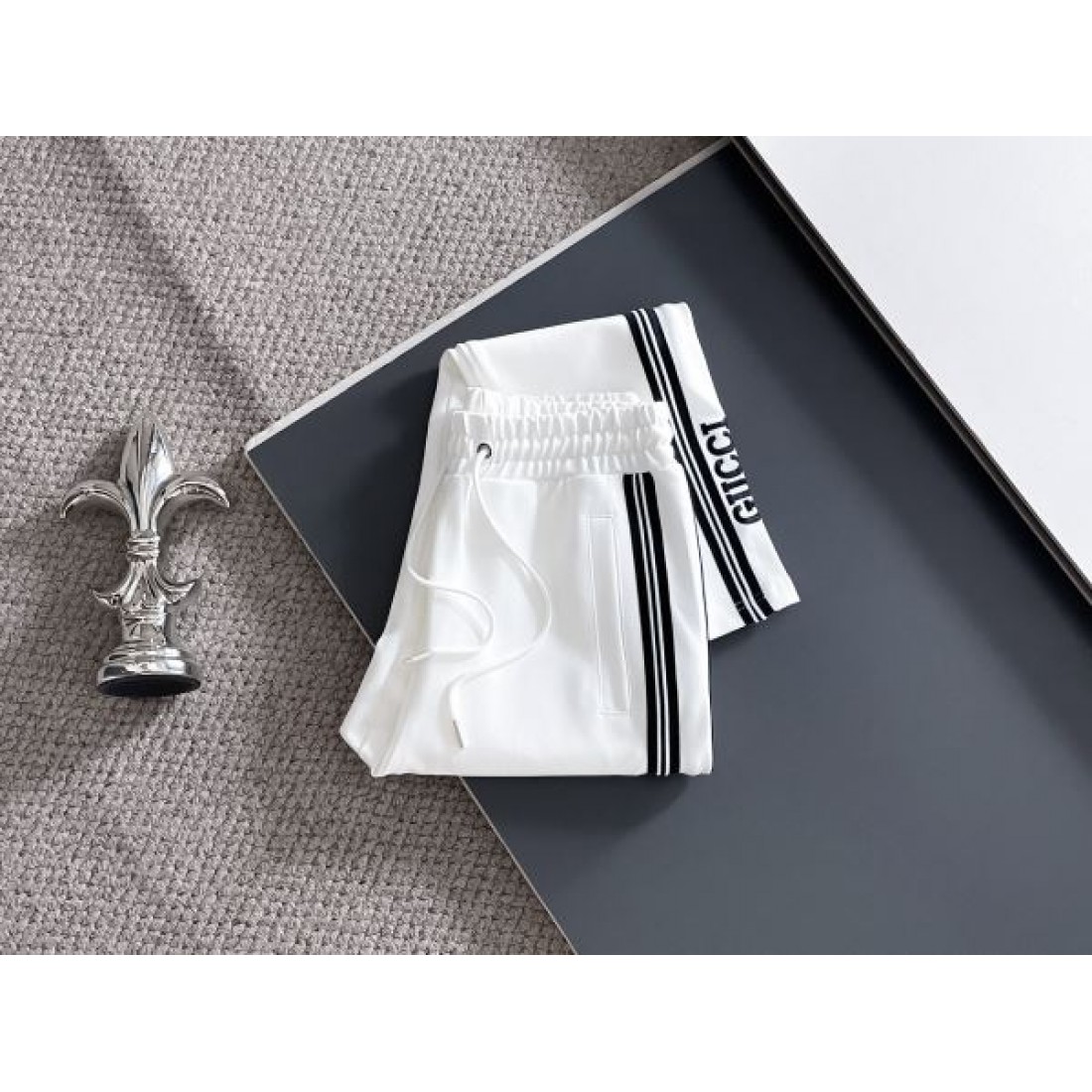 スタイリッシュ 洗練された 上品な グッチ GUCCI 上下セット 高級感のある エレガント シック