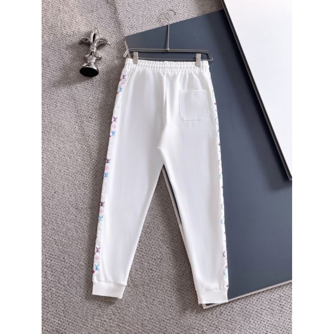 高級感のある 洗練された エレガント ルイヴィトン LOUIS VUITTON コピー 上下セット