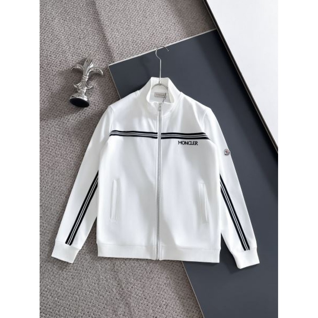  上質 落ち着いた 洗練された モンクレール MONCLER コピー 上下セット エレ