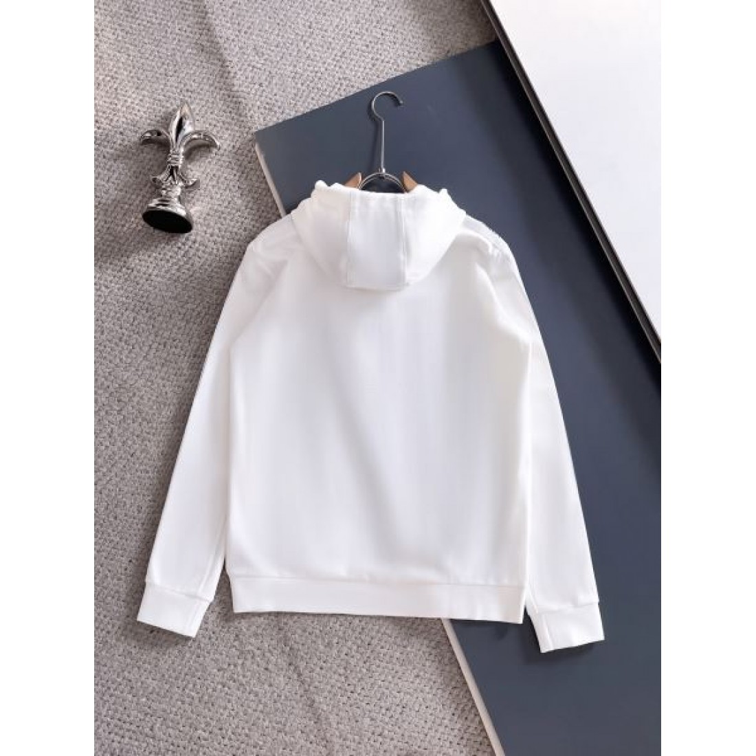 高級感のある モダン 洗練された モンクレール MONCLER コピー 上下セット 