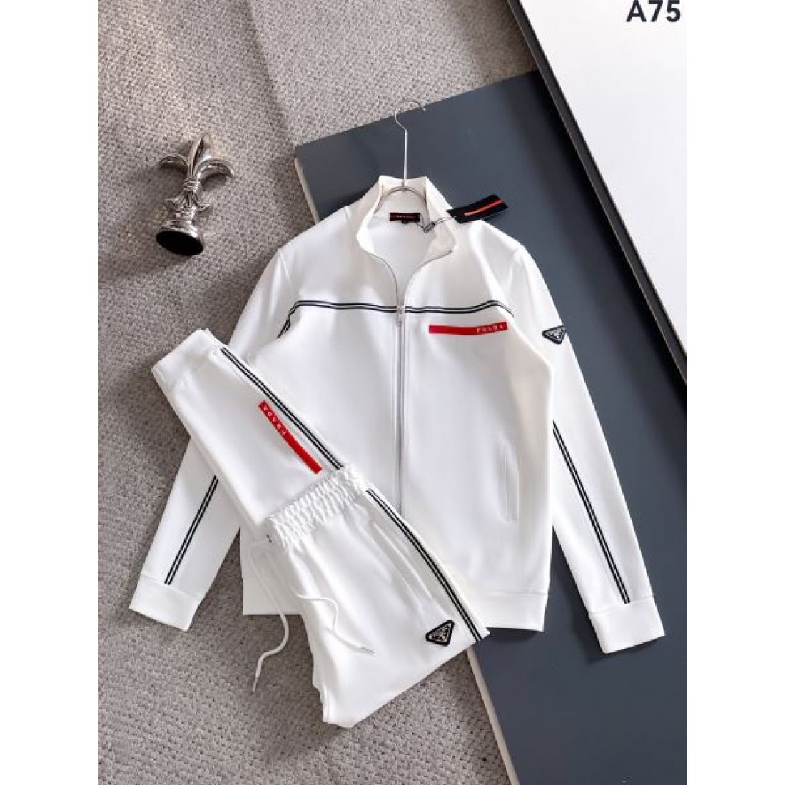 スタイリッシュ 洗練された 上品な プラダ PRADA コピー 上下セット エレガント