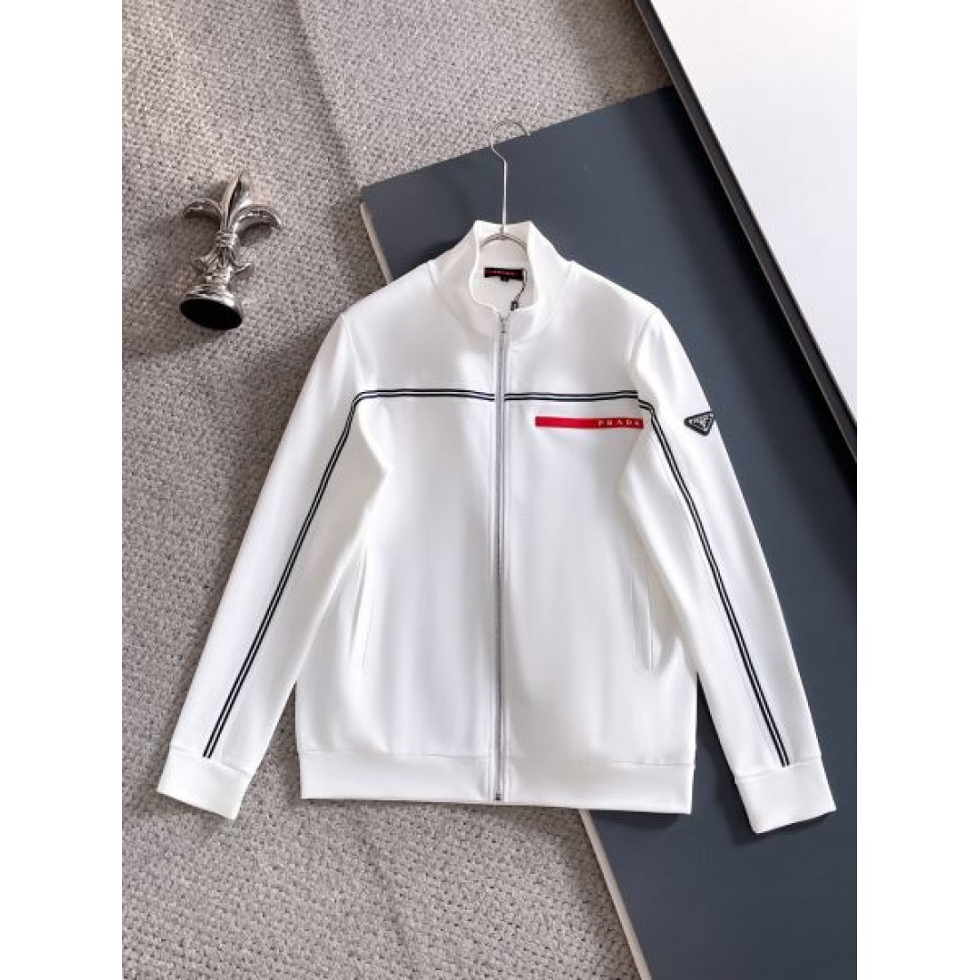 スタイリッシュ 洗練された 上品な プラダ PRADA コピー 上下セット エレガント