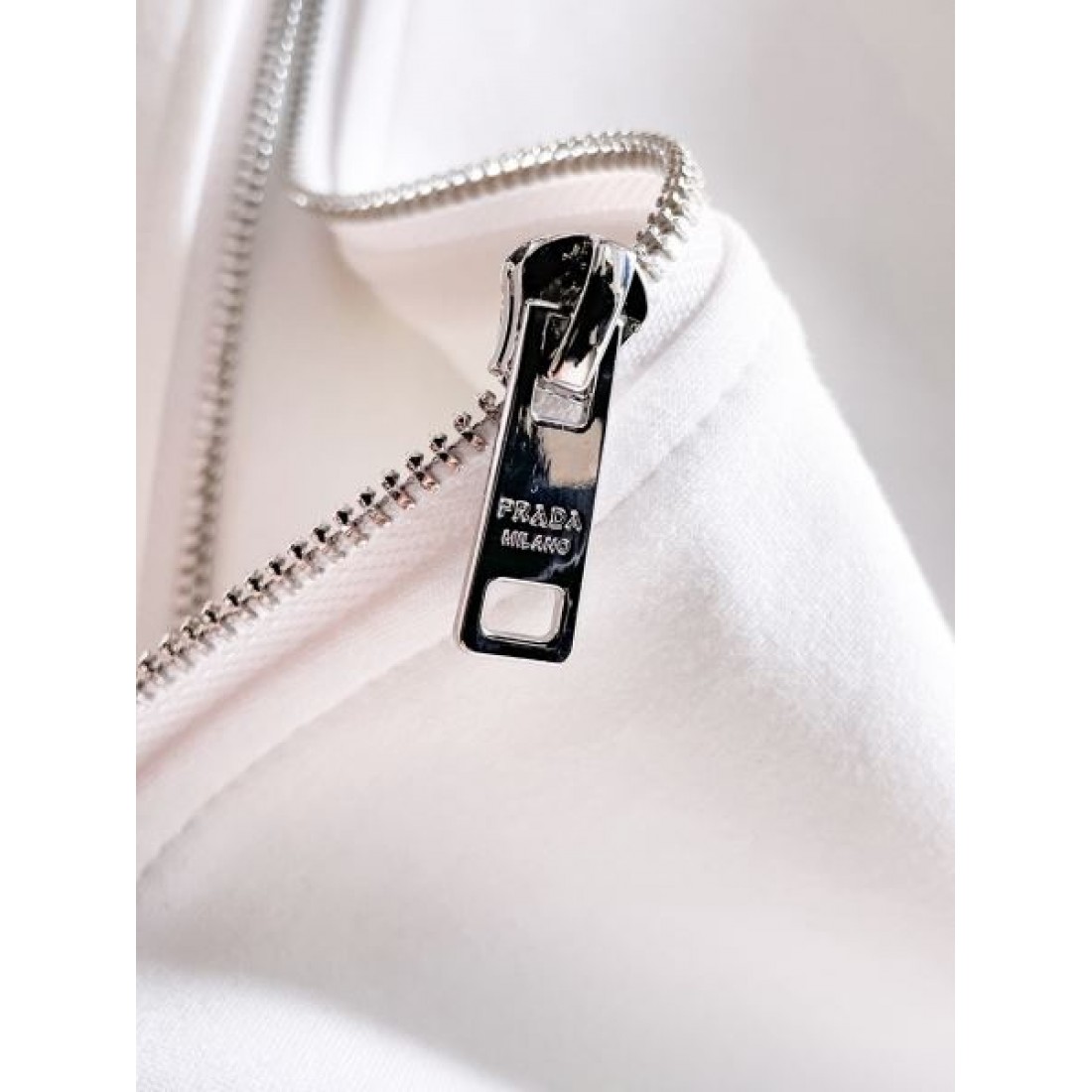 スタイリッシュ 洗練された 上品な プラダ PRADA コピー 上下セット エレガント