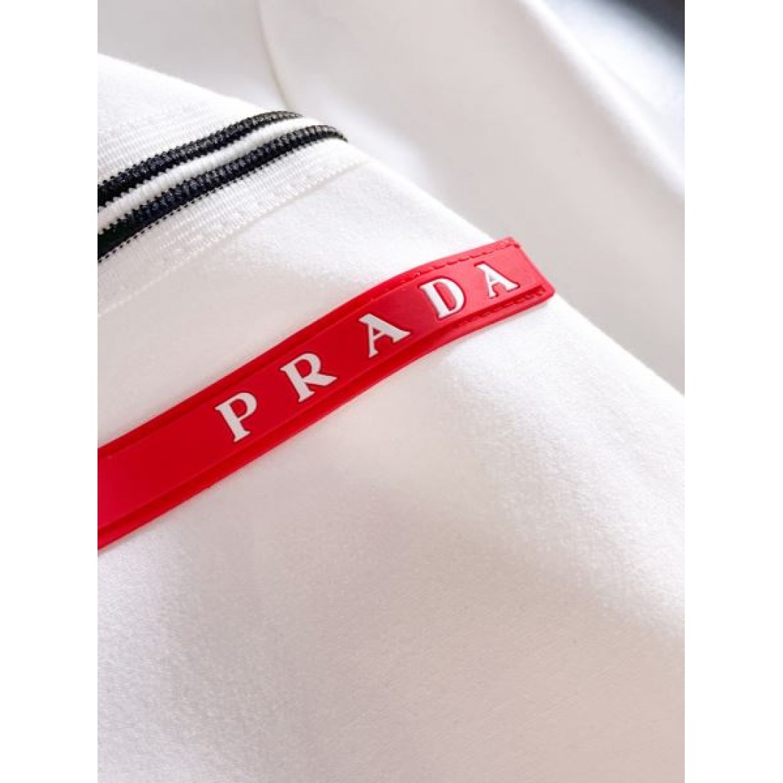 スタイリッシュ 洗練された 上品な プラダ PRADA コピー 上下セット エレガント