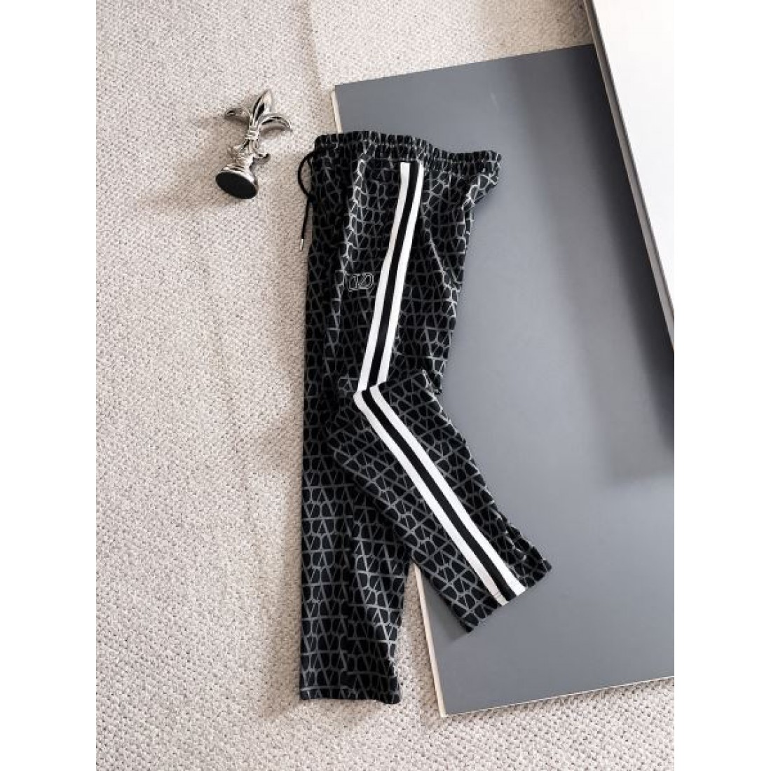 上質 洗練された エレガント ヴァレンティノ VALENTINO コピー 上下セット