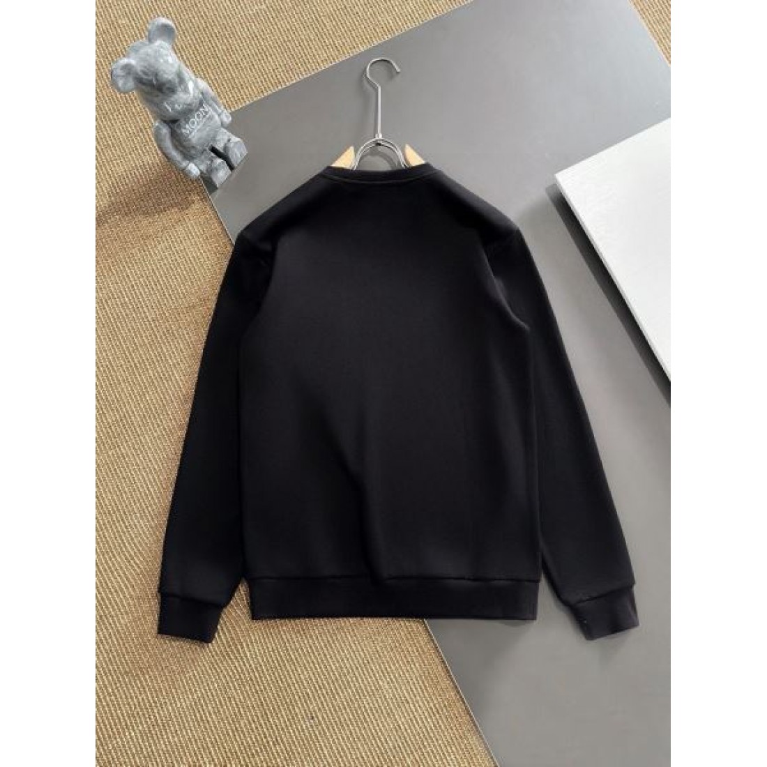 高級感のある スタイリッシュな ヴェルサーチェ VERSACE コピー 上下セット エレガント