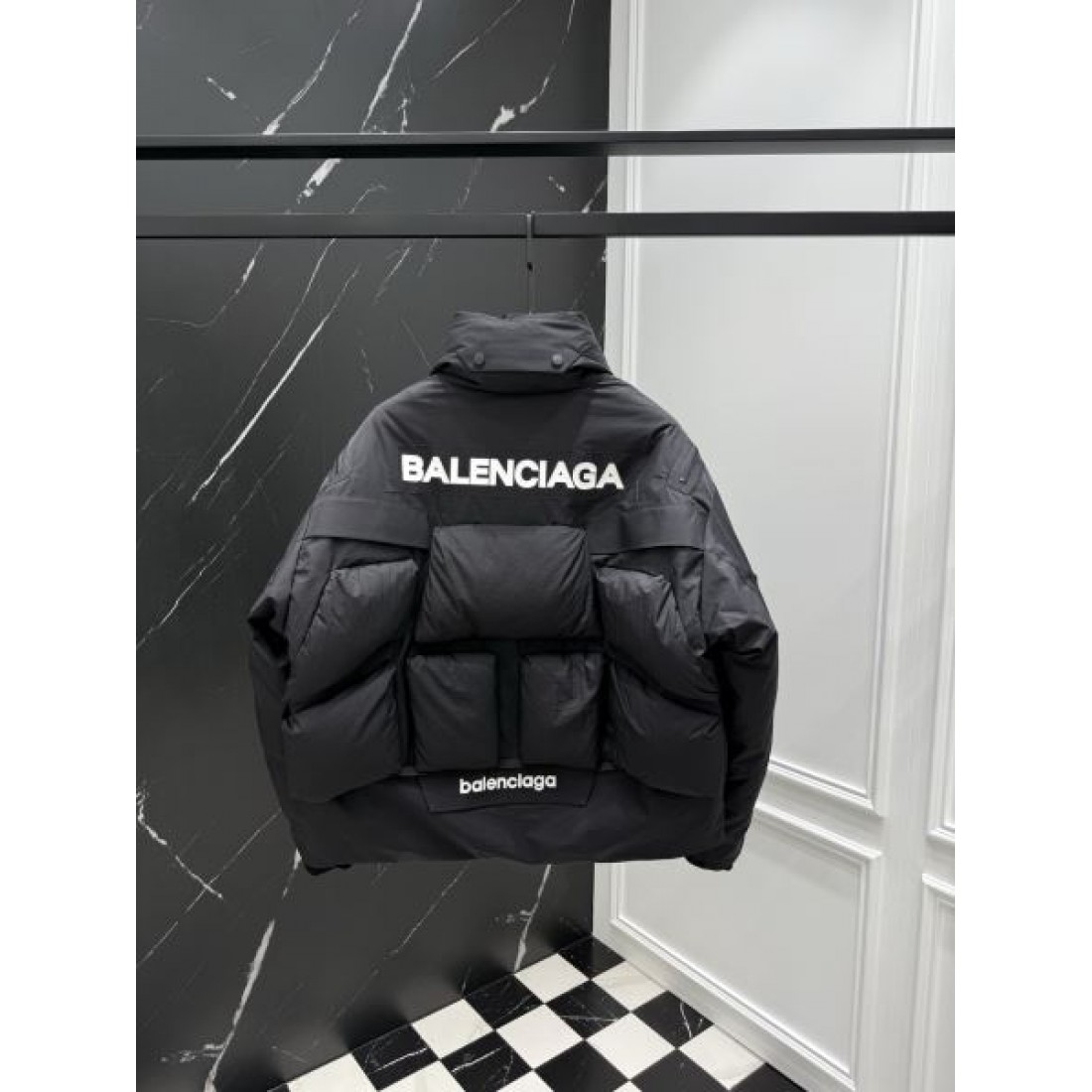 都会的 モード バレンシアガ BALENCIAGA コピー ダウンジャケット シャープ 印象的