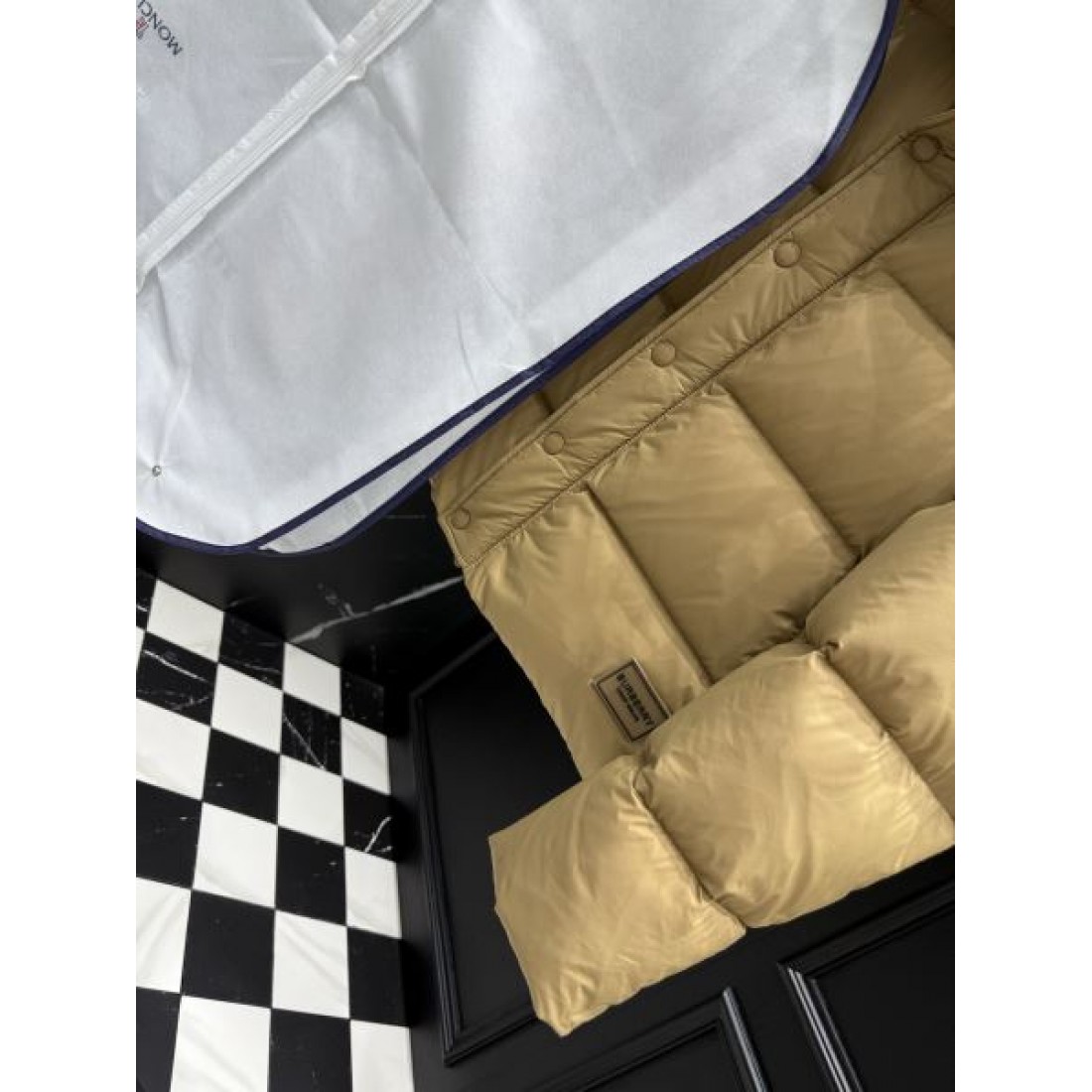 クラシック 上品 バーバリー BURBERRY コピー ダウンジャケット 柔らか 優雅