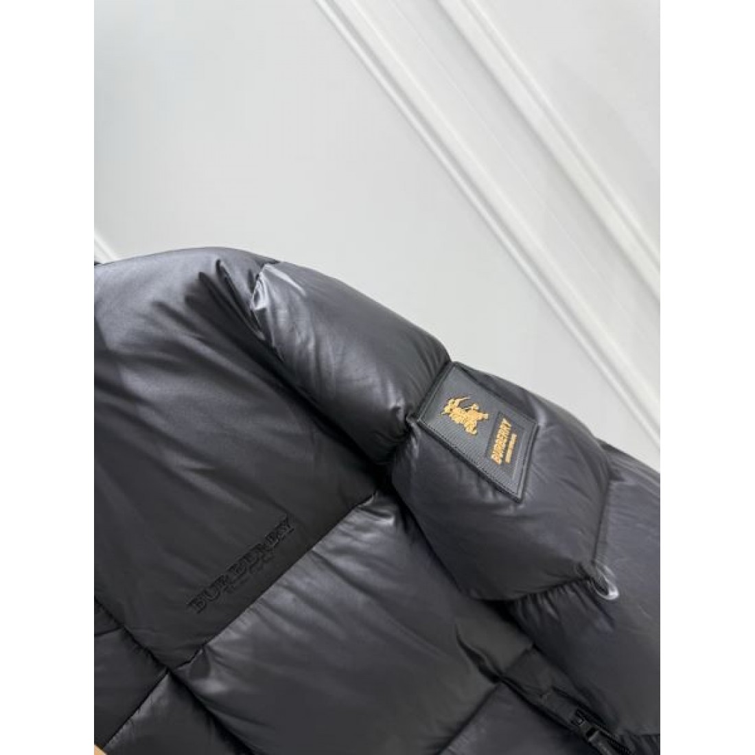 高級感 ラグジュアリー バーバリー BURBERRY コピー ダウンジャケット モダン 上品