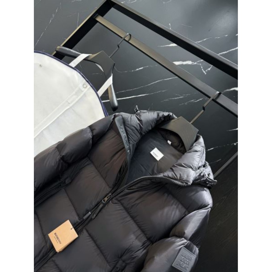 クラシック モダン バーバリー BURBERRY コピー ダウンジャケット 端正 高級感