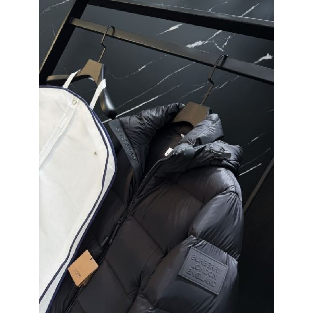 クラシック モダン バーバリー BURBERRY コピー ダウンジャケット 端正 高級感