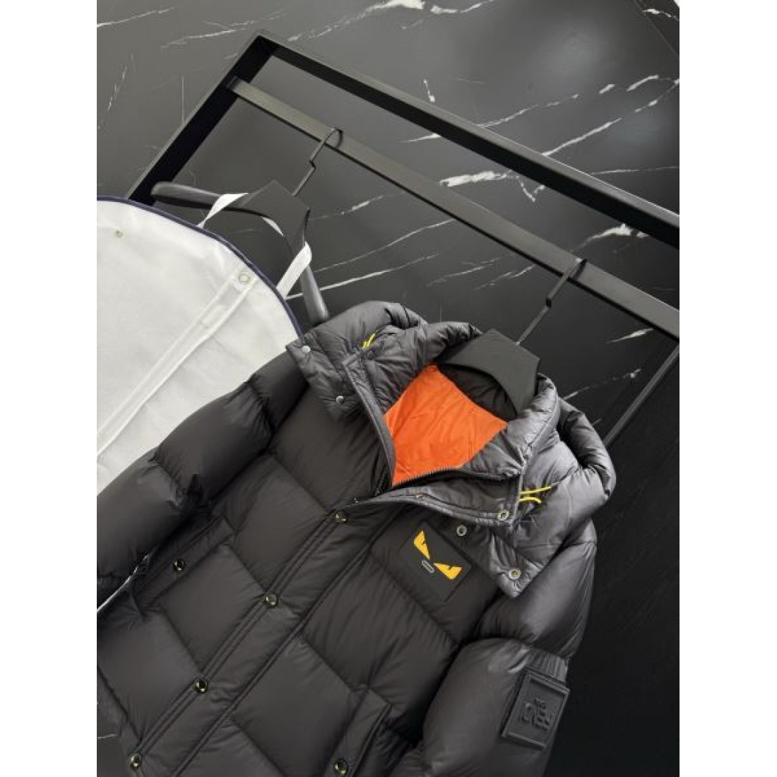 端正 高級 フェンデイ FENDI コピー ダウンジャケット 洗練 美しい